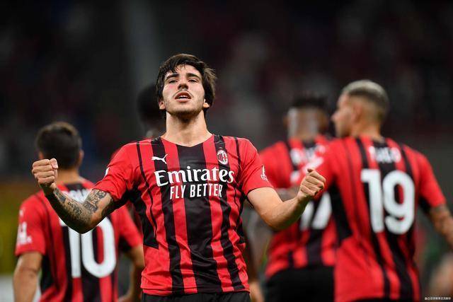 沈萍、颜鹏任三亚亚沙会开幕式中国体育代表团旗手